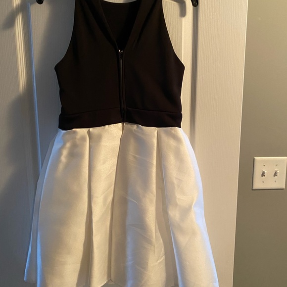 Black and white dress medium size - Picture 2 of 4